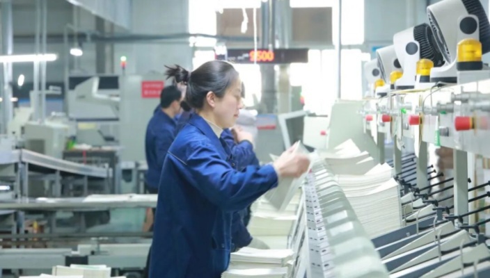 春節(jié)不停歇 新春印書忙